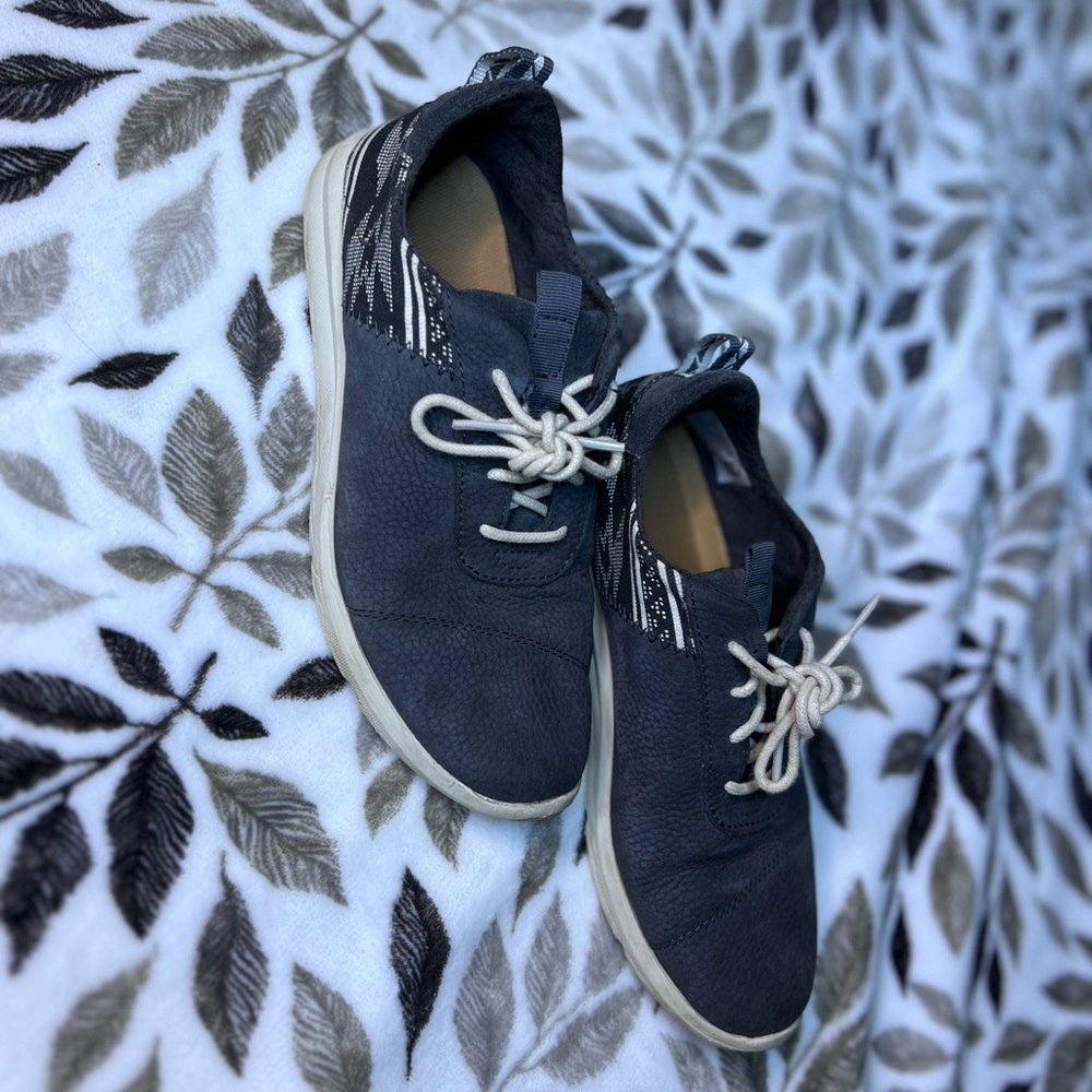 Tom’s Tennis Shoes